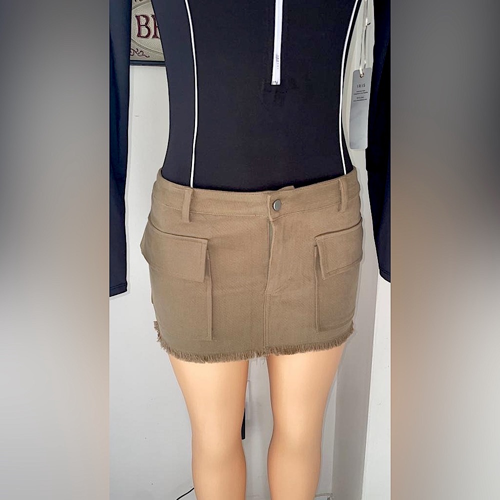 NWT Steve Madden mini skirt brown, cute pockets on the front size M